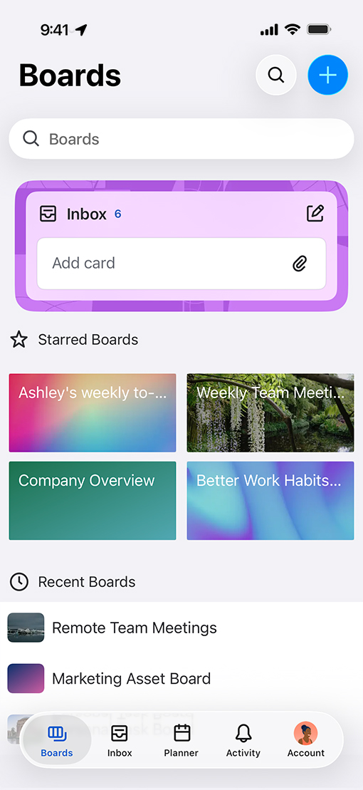 具有 Liquid Glass 标签页栏的“Trello”App